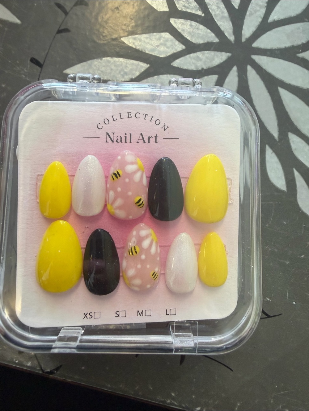 Nail Art Kids Press-On Nail Set - Yellow, Pink, Black, White